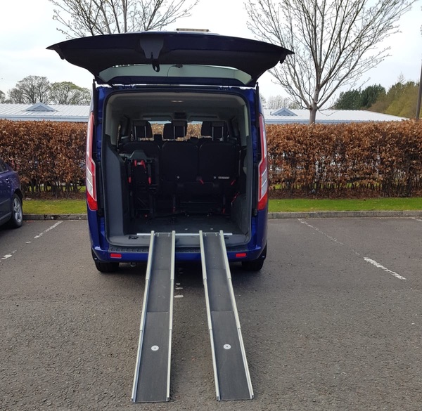 EdinburghAirport-Taxis vehicle with wheelchair access